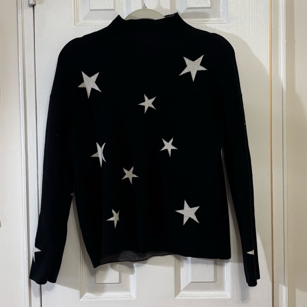 Black Sweater w. White Star Pattern. Size M